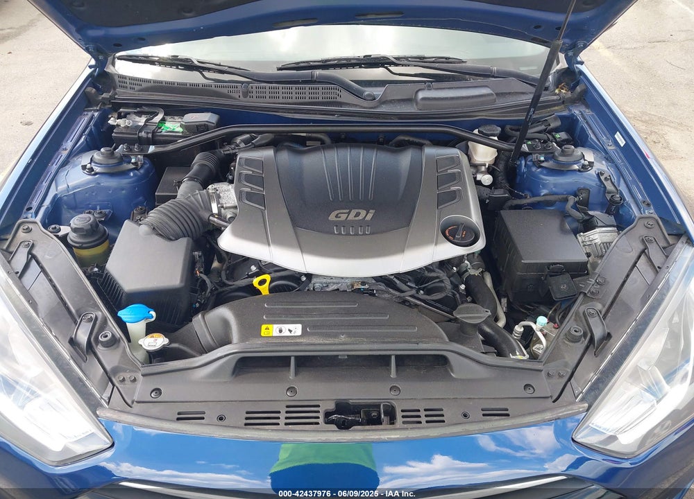 2015 HYUNDAI GENESIS VIN: KMHHU6KJ2FU123585