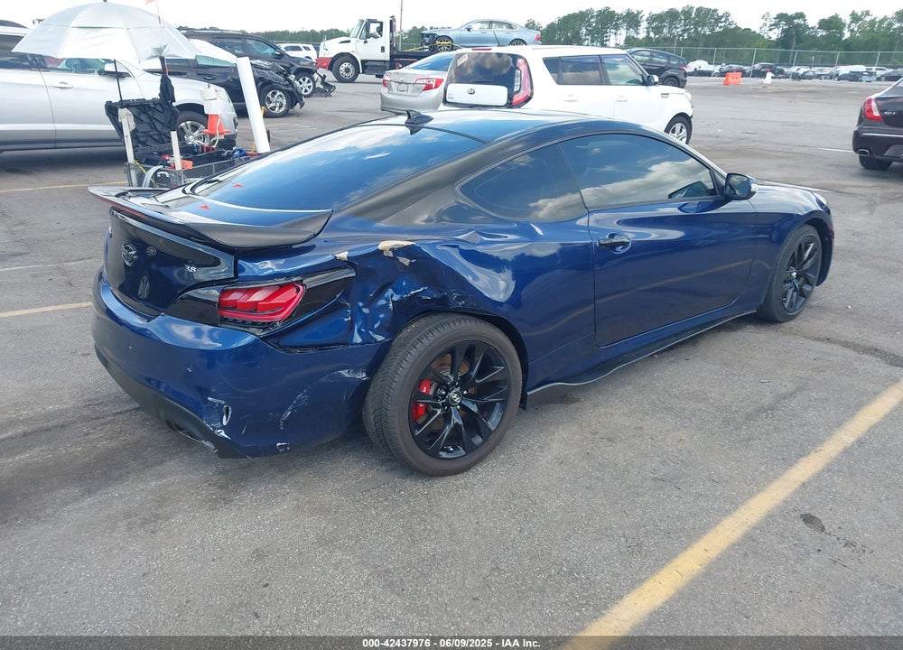 2015 HYUNDAI GENESIS VIN: KMHHU6KJ2FU123585