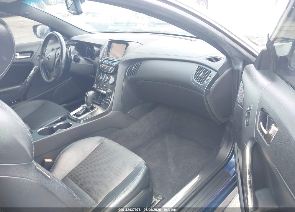 2015 HYUNDAI GENESIS VIN: KMHHU6KJ2FU123585