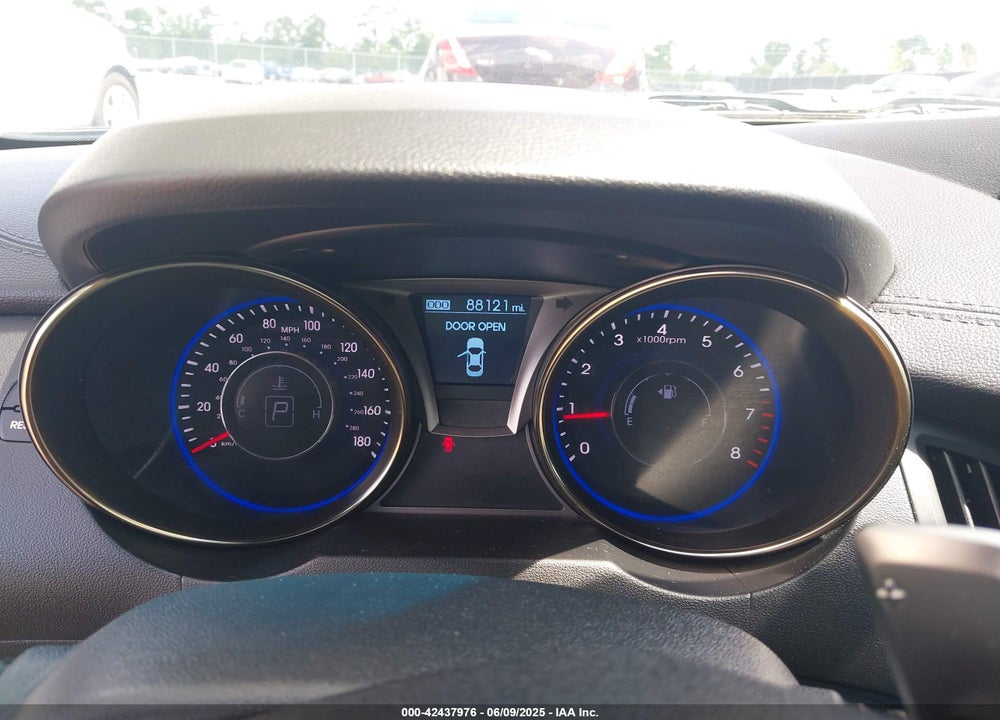 2015 HYUNDAI GENESIS VIN: KMHHU6KJ2FU123585
