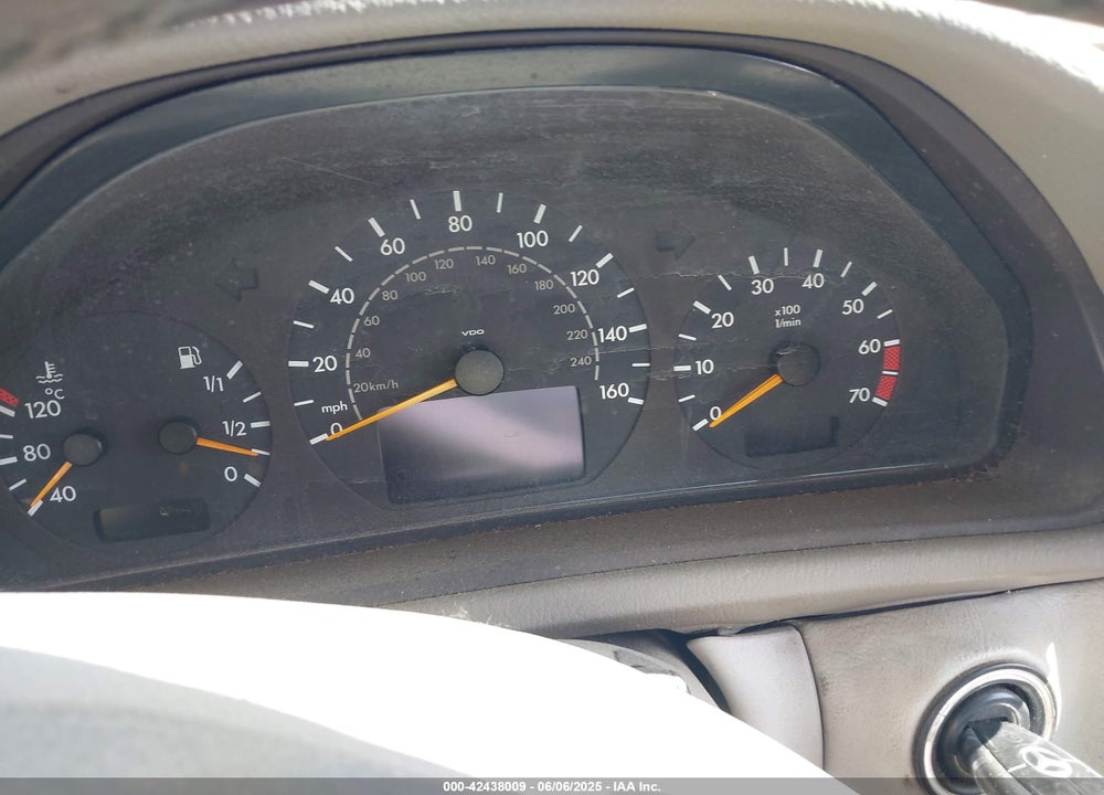 2001 MERCEDES-BENZ CLK 320 VIN: WDBLJ65GX1F164842
