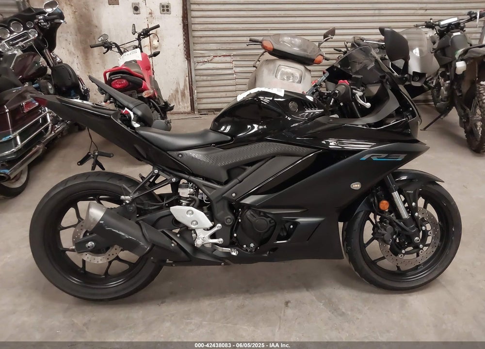 2023 YAMAHA YZFR3 A VIN: MH3RH18Y4PK010952
