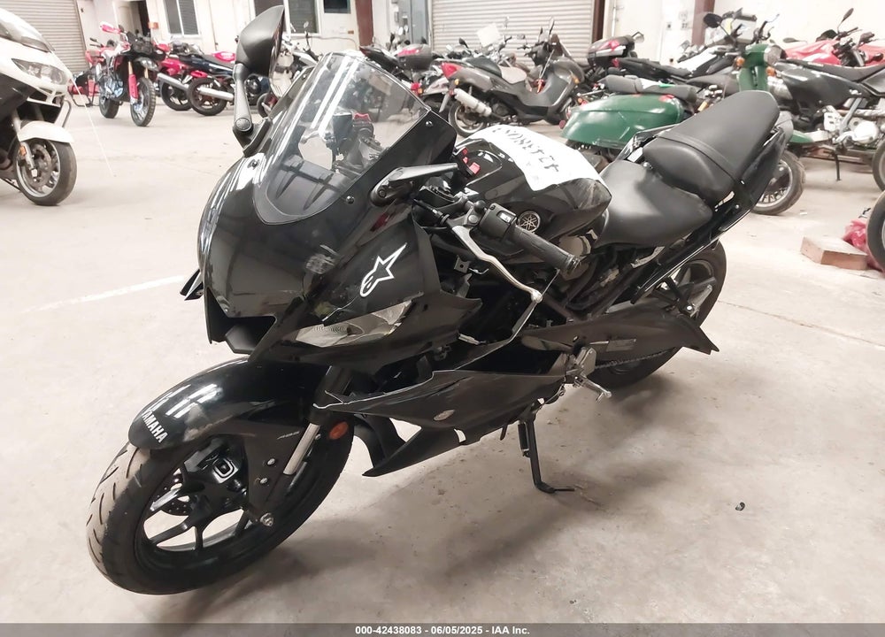 2023 YAMAHA YZFR3 A VIN: MH3RH18Y4PK010952