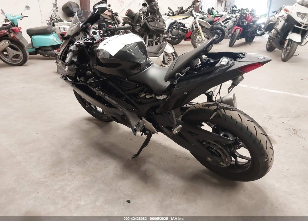 2023 YAMAHA YZFR3 A VIN: MH3RH18Y4PK010952