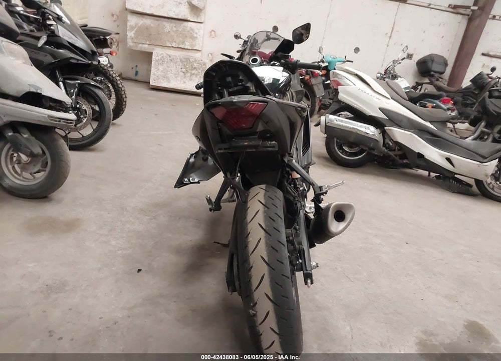 2023 YAMAHA YZFR3 A VIN: MH3RH18Y4PK010952