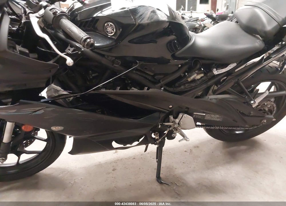 2023 YAMAHA YZFR3 A VIN: MH3RH18Y4PK010952