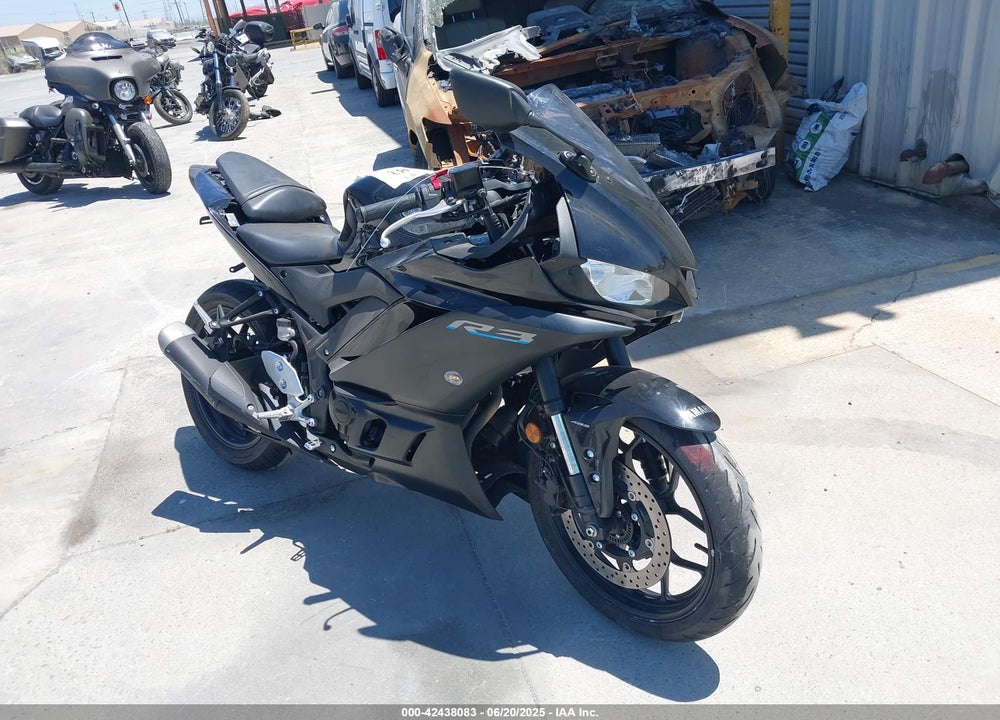 2023 YAMAHA YZFR3 A VIN: MH3RH18Y4PK010952