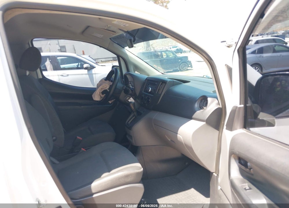 2015 NISSAN NV200 S VIN: 3N6CM0KN2FK690052