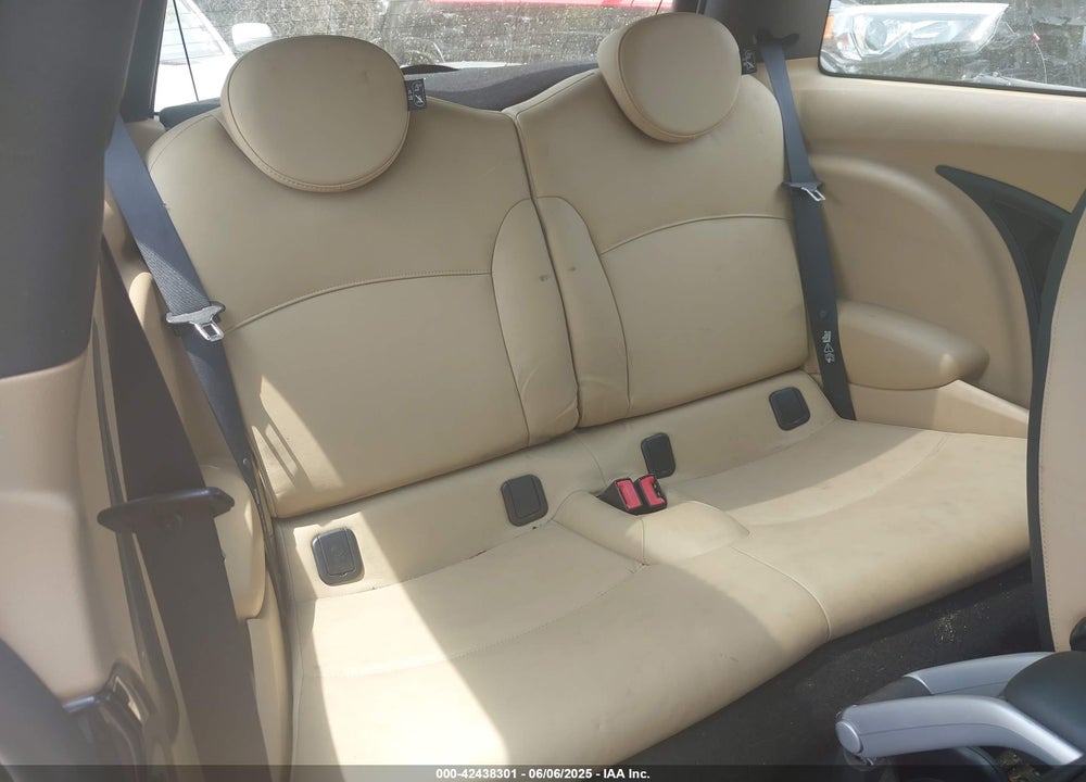 2010 MINI COOPER VIN: WMWMF3C50ATZ60957