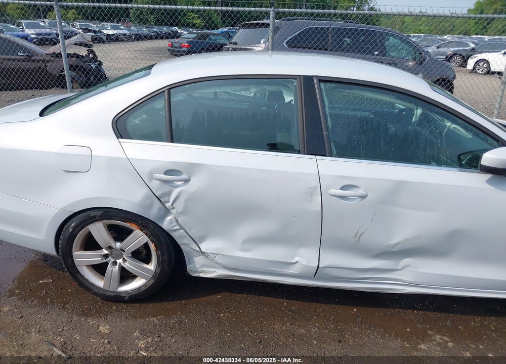2017 VOLKSWAGEN JETTA VIN: 3VW2B7AJ3HM376653