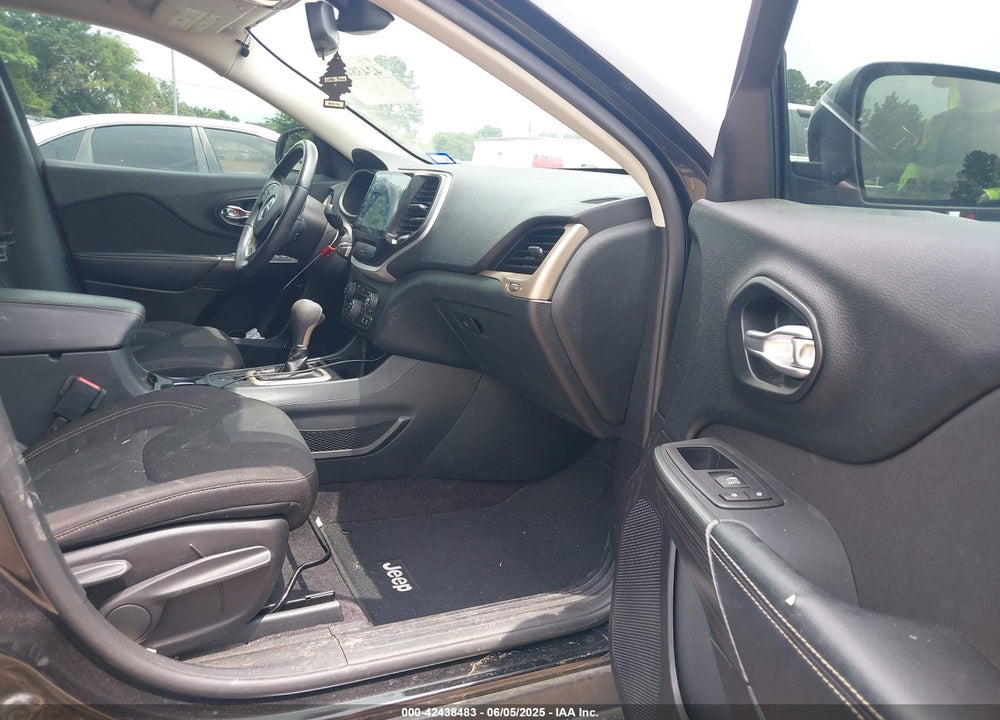2016 JEEP CHEROKEE VIN: 1C4PJLCB3GW221996