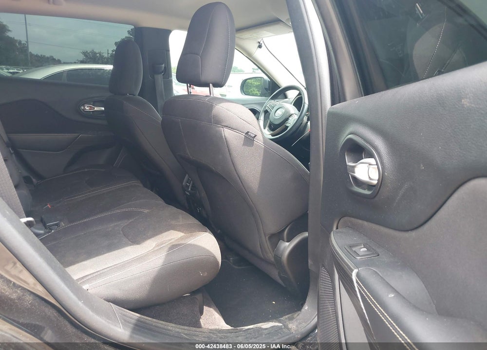 2016 JEEP CHEROKEE VIN: 1C4PJLCB3GW221996
