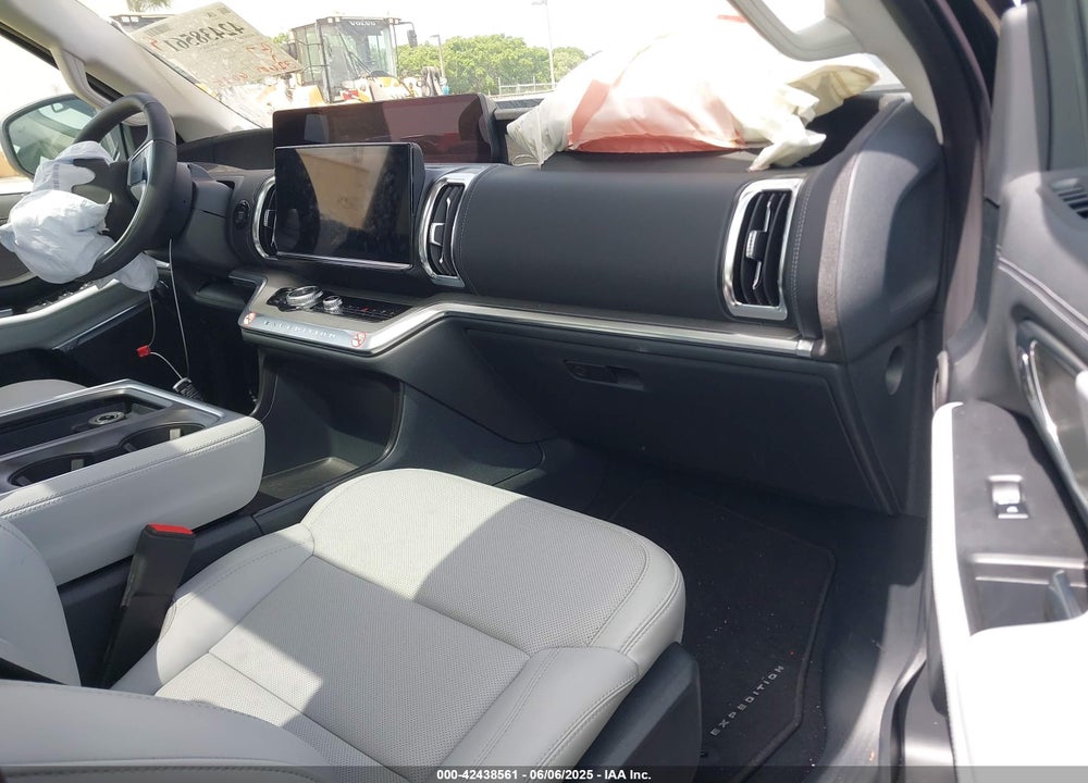 2025 FORD EXPEDITION PLATINUM MAX VIN: 1FMJK1M89SEA17806
