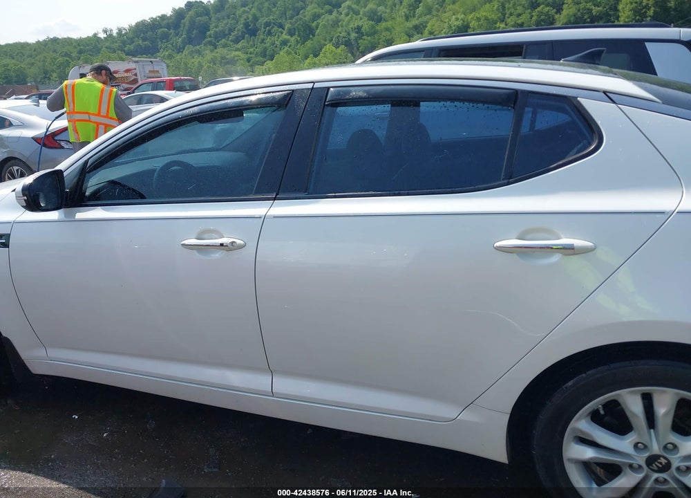 2011 KIA OPTIMA EX VIN: KNAGN4A78B5059688