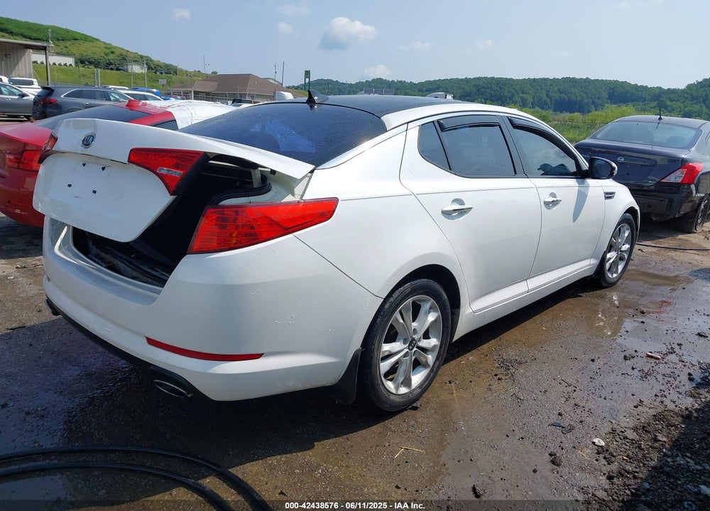 2011 KIA OPTIMA EX VIN: KNAGN4A78B5059688