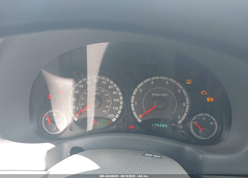 2006 JEEP LIBERTY VIN: 1J4GK38K06W133485