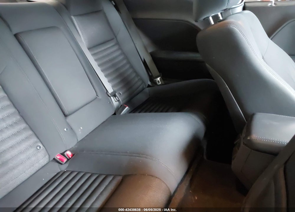 2014 DODGE CHALLENGER SXT VIN: 2C3CDYAG7EH302503