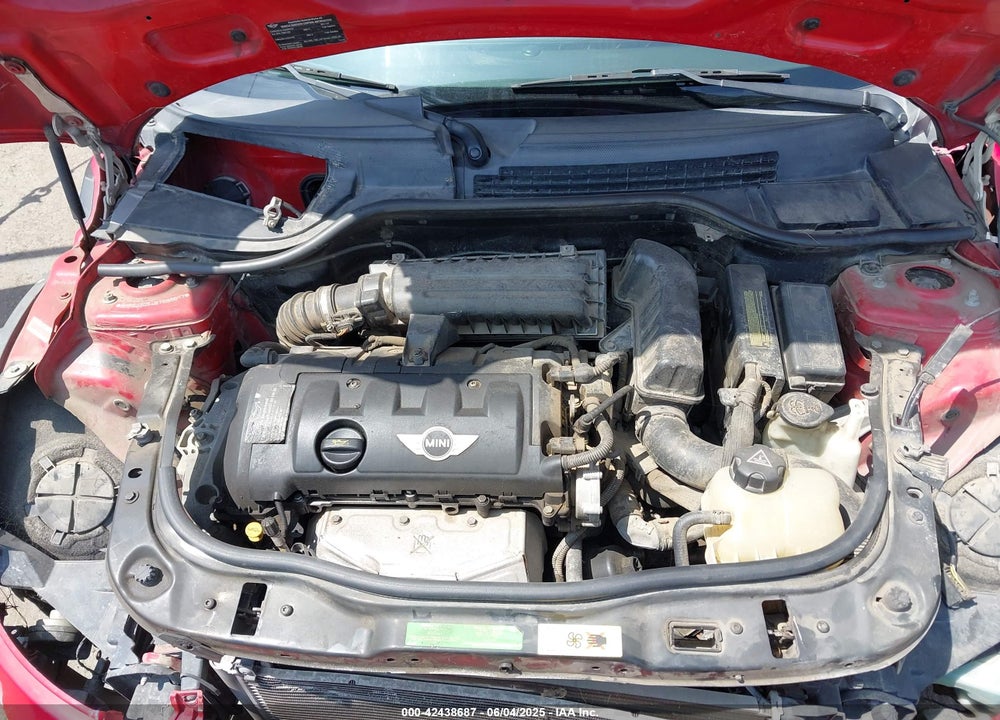 2011 MINI COOPER VIN: WMWSU3C54BT098017