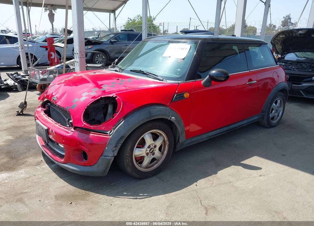 2011 MINI COOPER VIN: WMWSU3C54BT098017