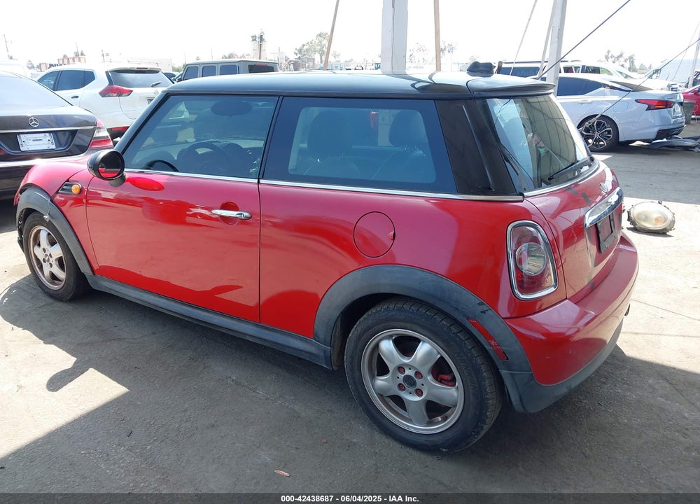 2011 MINI COOPER VIN: WMWSU3C54BT098017