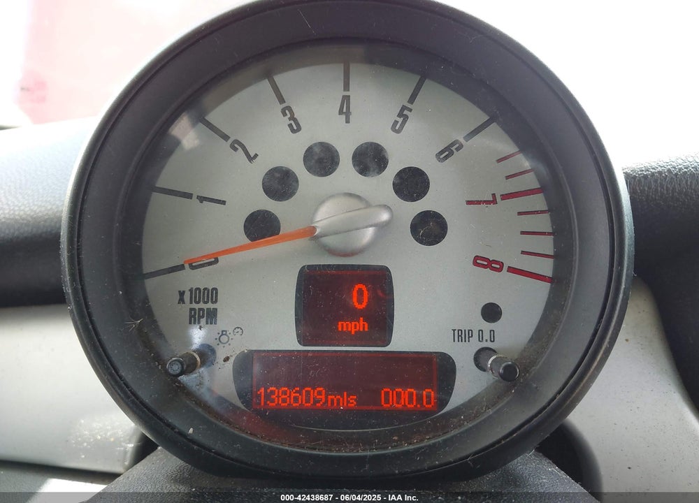 2011 MINI COOPER VIN: WMWSU3C54BT098017