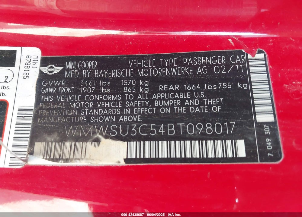 2011 MINI COOPER VIN: WMWSU3C54BT098017