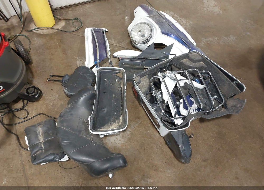 2010 HARLEY-DAVIDSON FLHTCU VIN: 1HD1FC419AB652983