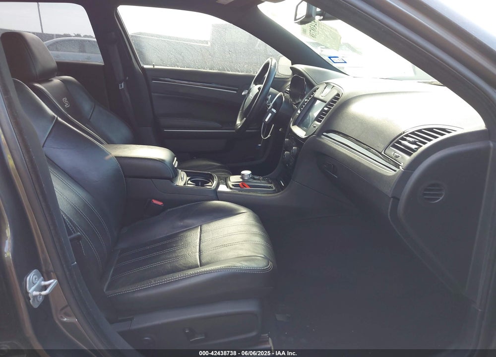 2019 CHRYSLER 300 VIN: 2C3CCABG3KH562921