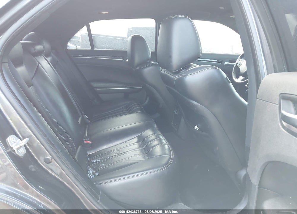 2019 CHRYSLER 300 VIN: 2C3CCABG3KH562921