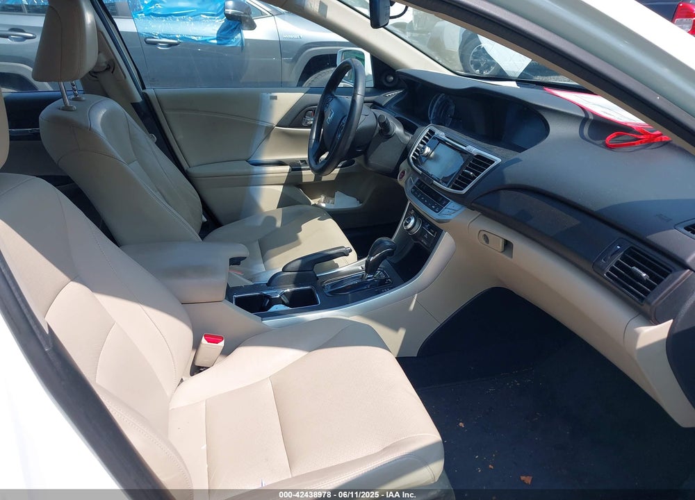 2013 HONDA ACCORD VIN: 1HGCR2F81DA205047