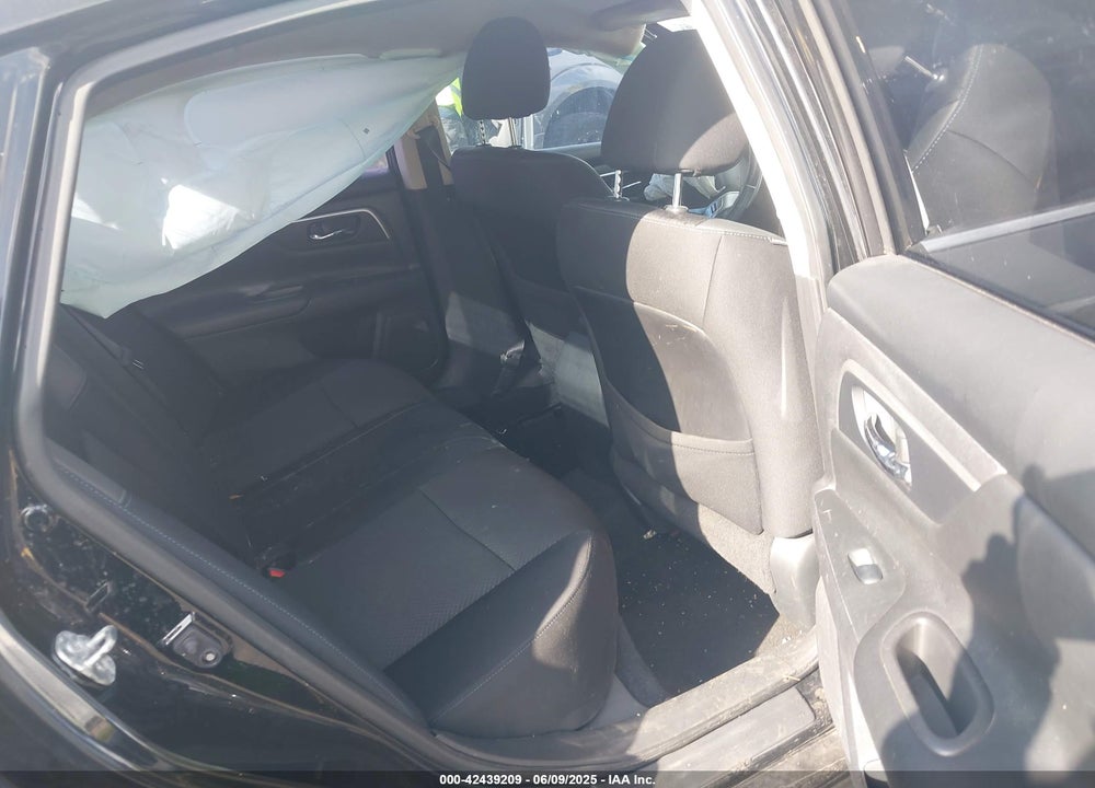 2017 NISSAN ALTIMA VIN: 1N4AL3APXHC256767