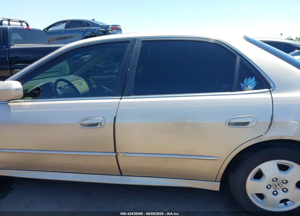 2001 HONDA ACCORD 3.0 EX VIN: 1HGCG16541A004728