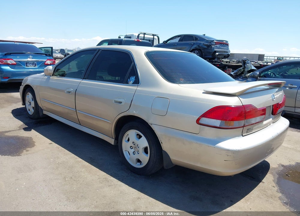 2001 HONDA ACCORD 3.0 EX VIN: 1HGCG16541A004728