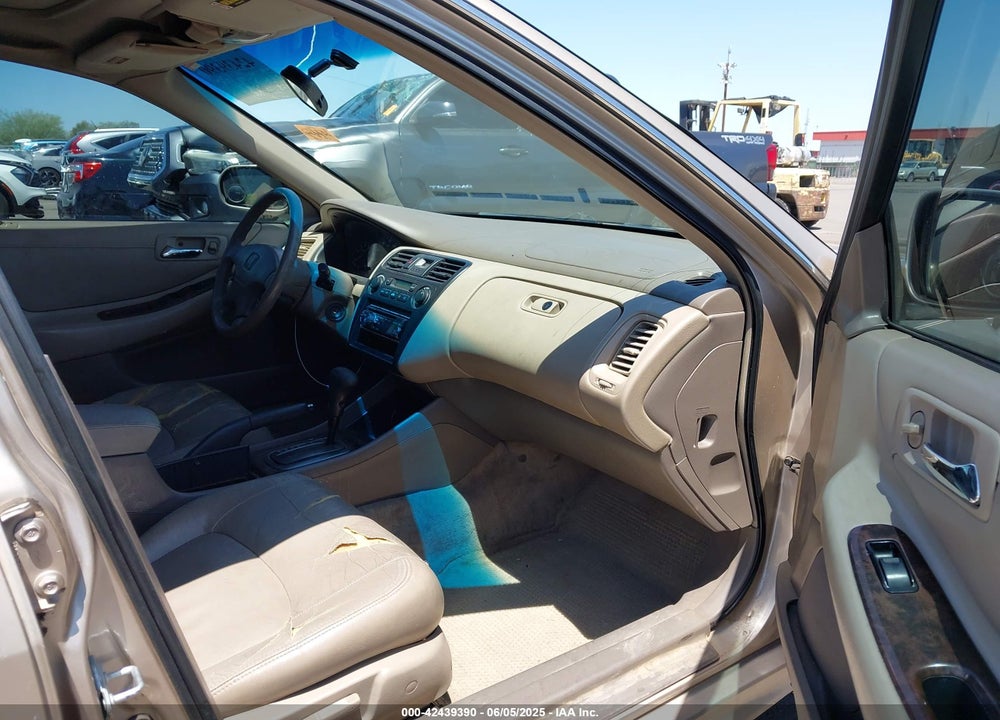 2001 HONDA ACCORD 3.0 EX VIN: 1HGCG16541A004728