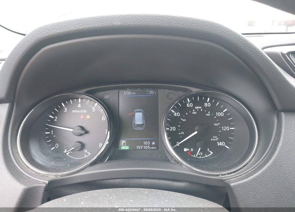 2018 NISSAN ROGUE VIN: 5N1AT2MTXJC724303
