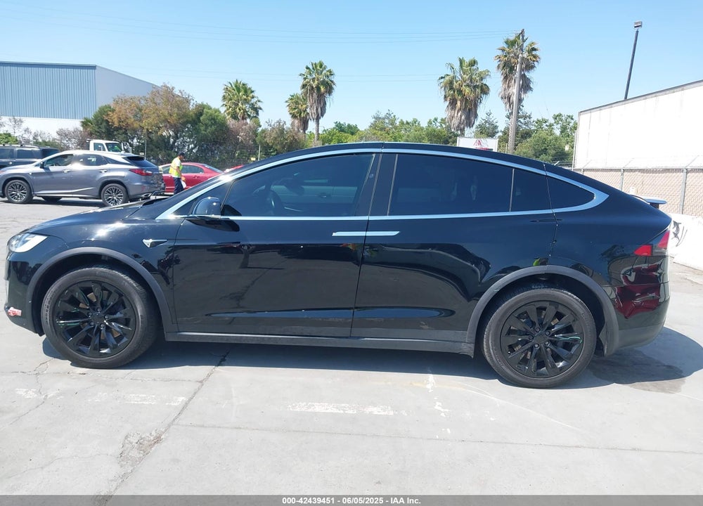 2017 TESLA MODEL X VIN: 5YJXCBE23HF027198