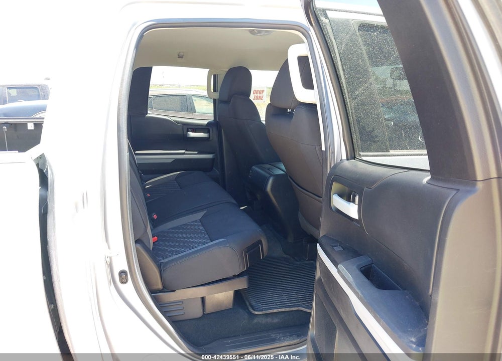 2019 TOYOTA TUNDRA SR5 5.7L V8 VIN: 5TFUW5F11KX819283
