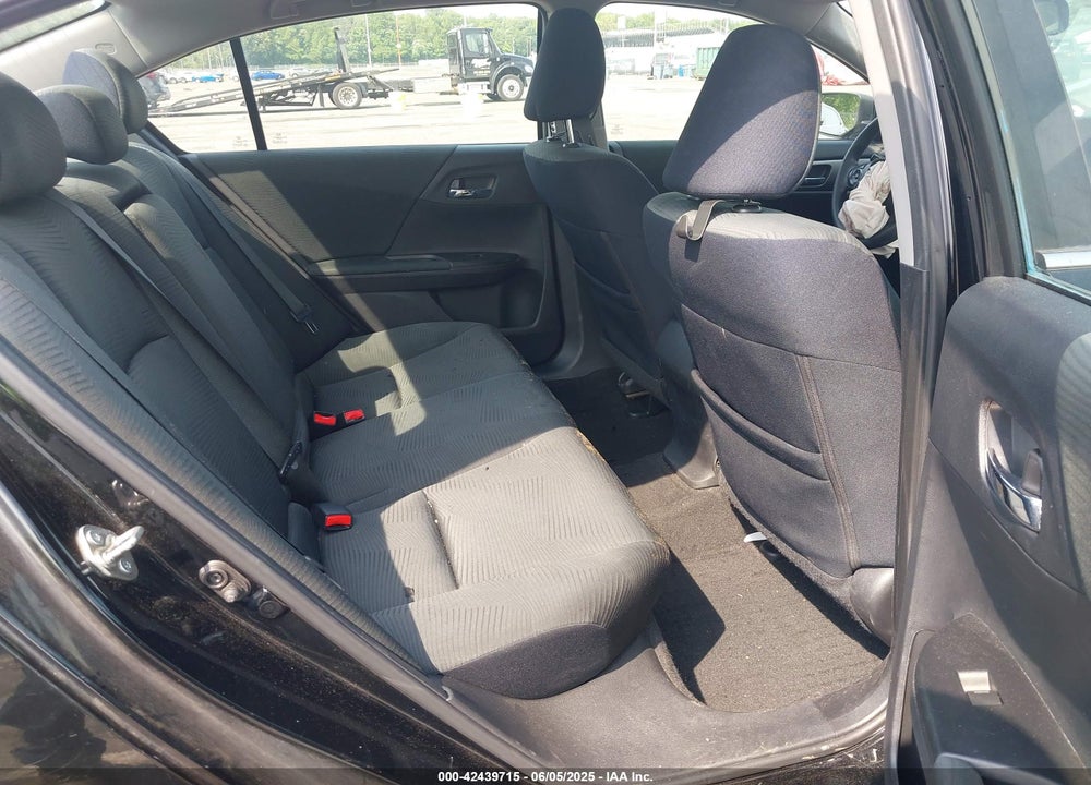 2015 HONDA ACCORD VIN: 1HGCR2F37FA250792