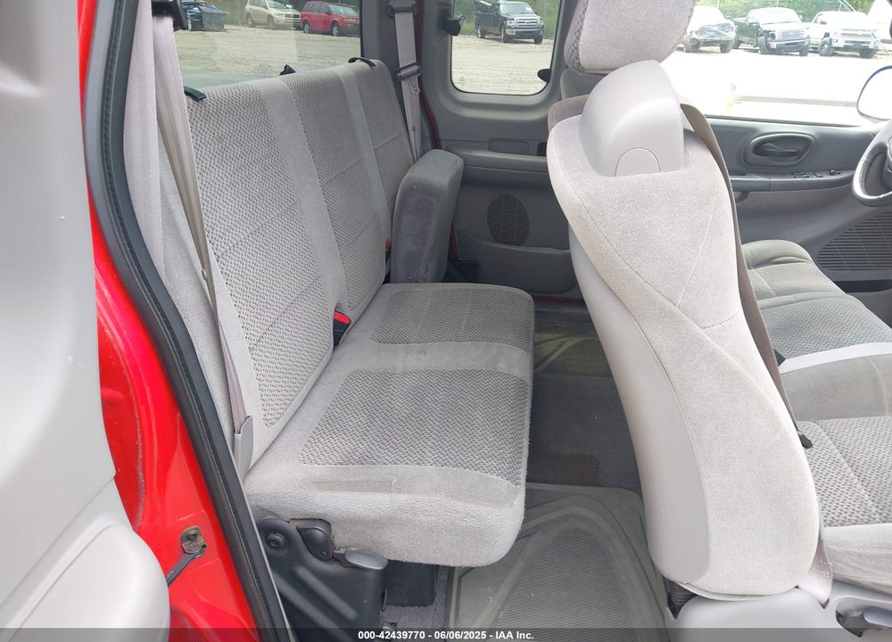 2002 FORD F-150 LARIAT/XL/XLT VIN: 2FTRX18L52CA24670