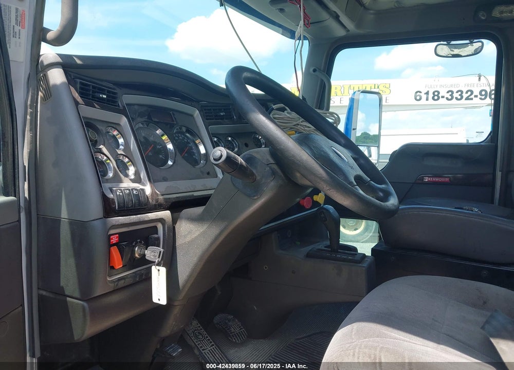2013 KENWORTH CONSTRUCTION T660 VIN: 1XKADP9X8DJ346108