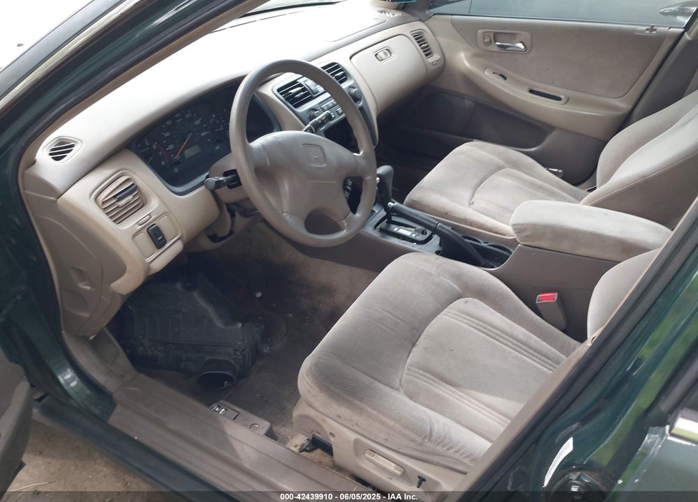 1999 HONDA ACCORD LX V6 VIN: 1HGCG1646XA044180