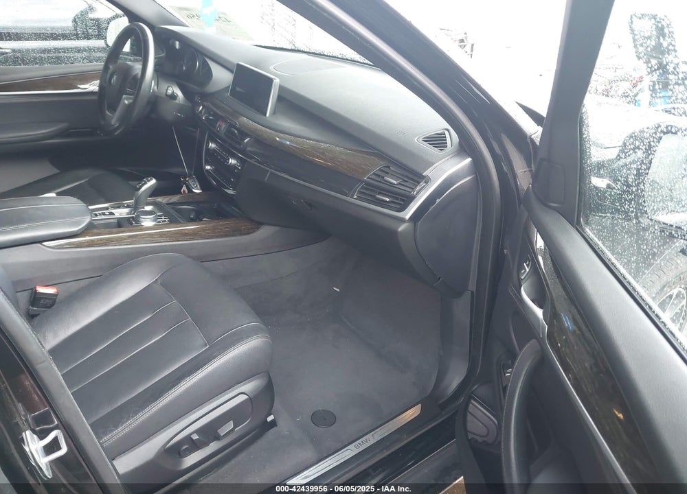 2018 BMW X5 VIN: 5UXKR0C50J0Y02733