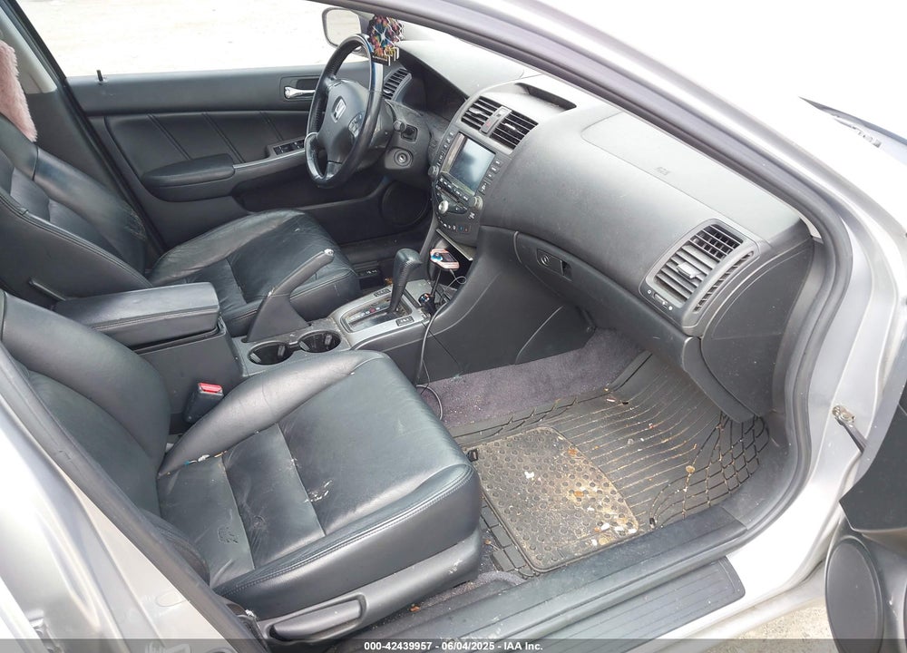 2004 HONDA ACCORD VIN: JHMCM56714C018836