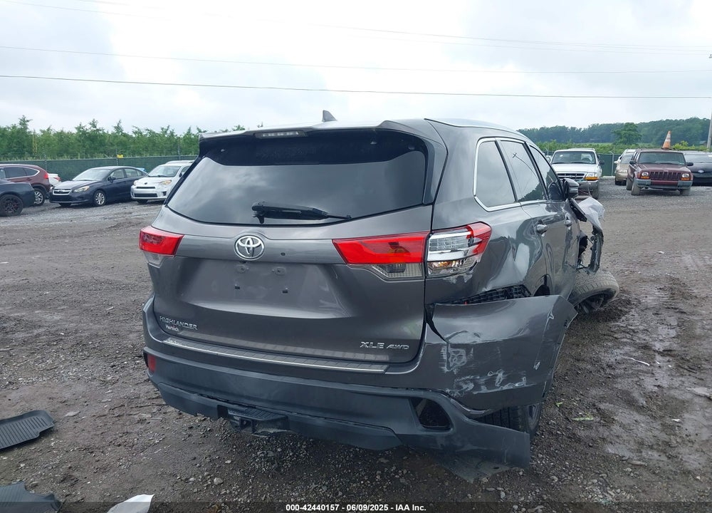 2017 TOYOTA HIGHLANDER VIN: 5TDJZRFH6HS417613