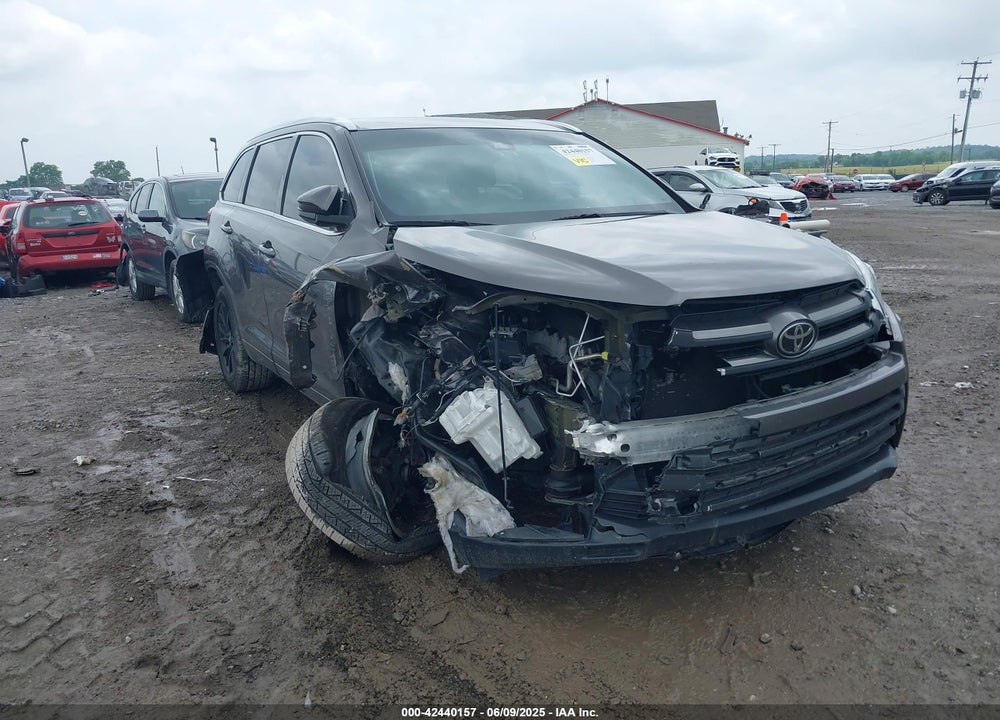 2017 TOYOTA HIGHLANDER VIN: 5TDJZRFH6HS417613