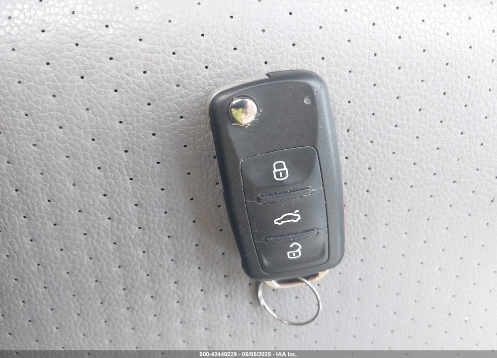 2014 VOLKSWAGEN JETTA HYBRID VIN: 3VW637AJ4EM230594