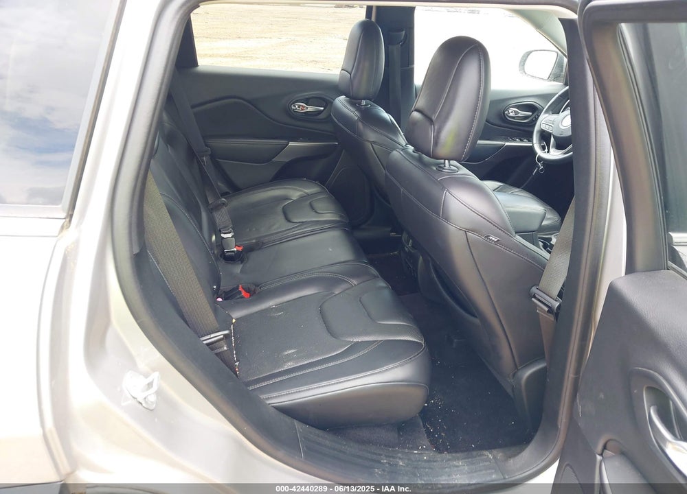 2019 JEEP CHEROKEE VIN: 1C4PJMDXXKD135279