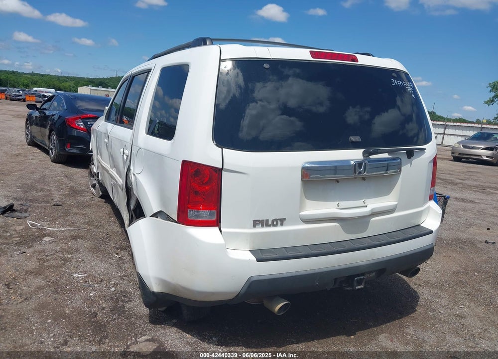 2011 HONDA PILOT VIN: 5FNYF3H61BB051751