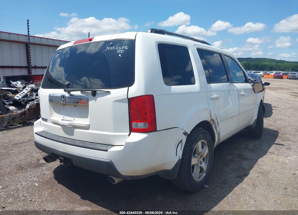 2011 HONDA PILOT VIN: 5FNYF3H61BB051751