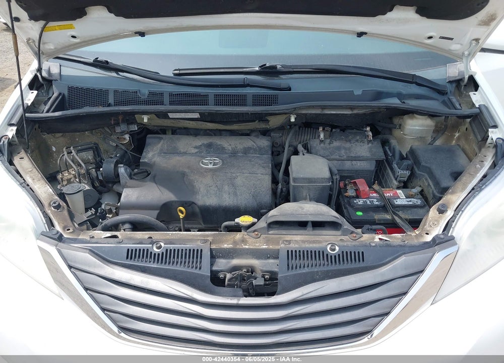 2011 TOYOTA SIENNA XLE V6 VIN: 5TDYK3DC9BS039639